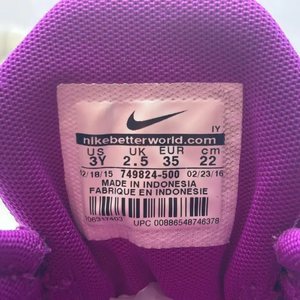 NIKE 